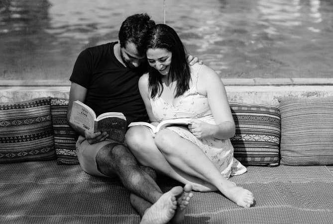 A los nativos con Casa 7 en Géminis les encanta disfrutar de actividades intelectuales con sus parejas