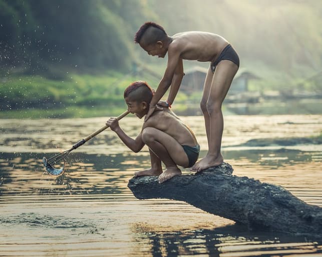 Mercurio cuadratura Plutón están fascinados por el alma humana