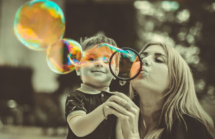Un nativo del Nodo Norte en la Casa 10 suele tener muchas exigencias que le impone su familia.