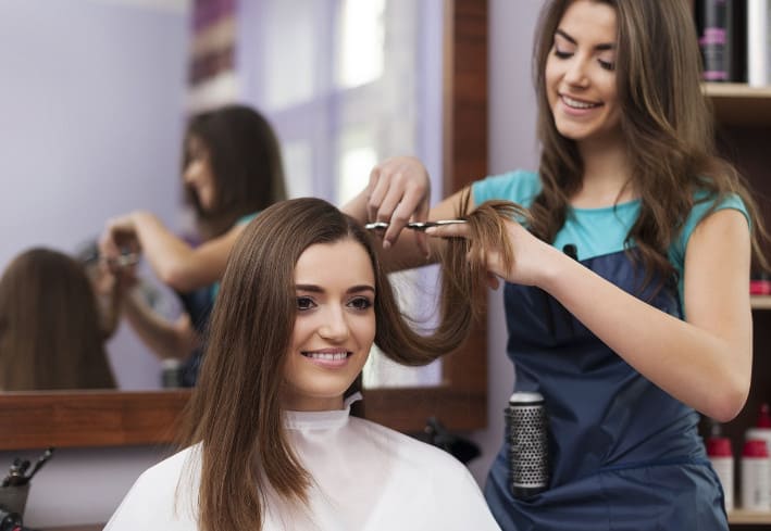 Venus trígono Medio Cielo puede significar que estás casado con tu carrera y que puedes descuidar tu vida amorosa en favor de la belleza que encuentras en tu trabajo